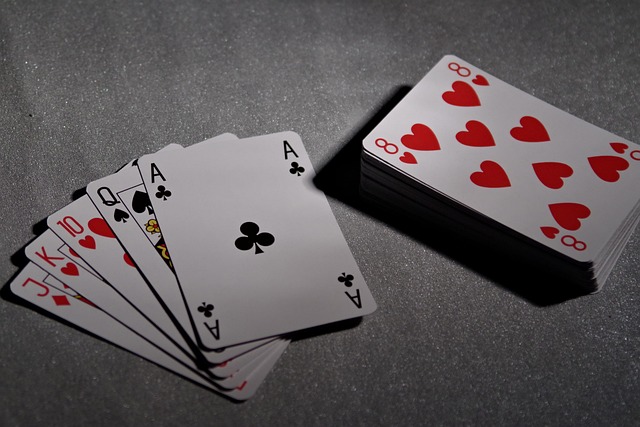 The Evolution of Texas Holdem Poker Hands: From Traditional to Online Gaming